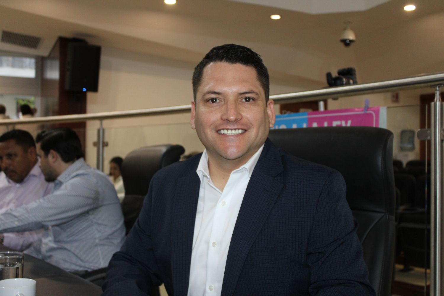 Presentar la primera iniciativa con decreto de ley de esta XVII Legislatura del Honorable Congreso de Baja California Sur