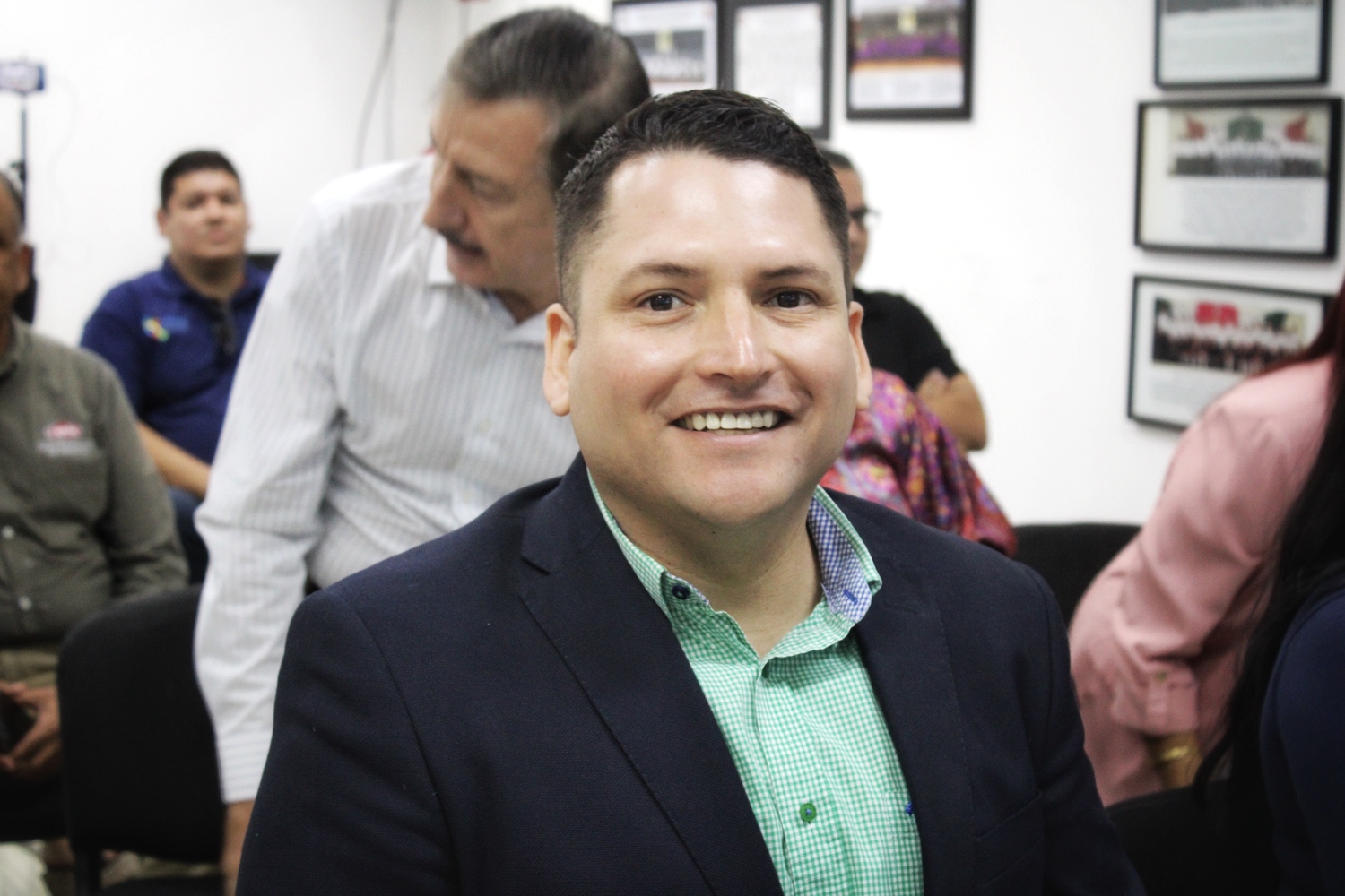 La Comisión de Asuntos Políticos y la Comisión de Asuntos Laborales y Previsión Social.