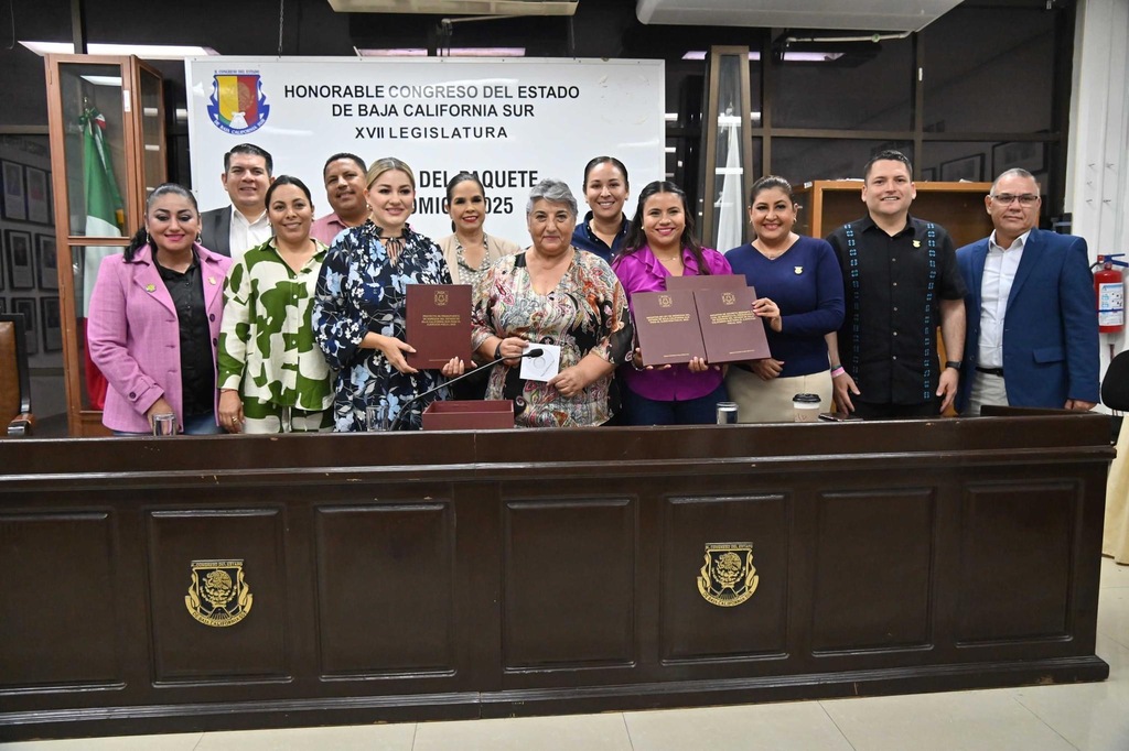 Congreso de Baja California Sur en la recepción del Paquete Económico del Gobierno del Estado para el ejercicio fiscal 2025